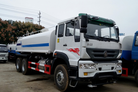 重汽18噸后雙橋灑水車