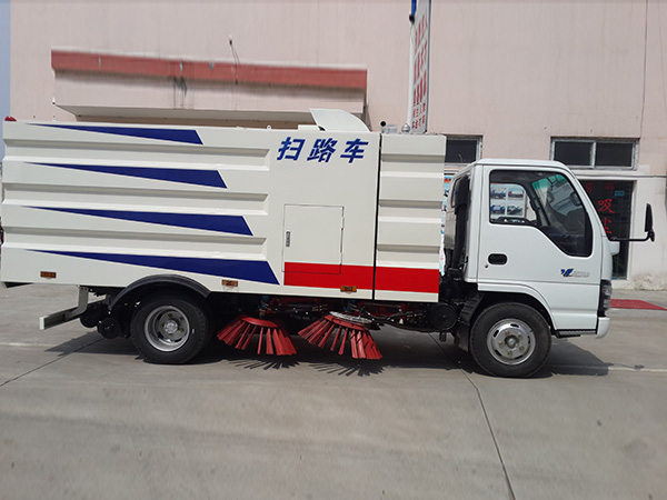 五十鈴掃路車（1.5方水罐，4方塵罐）