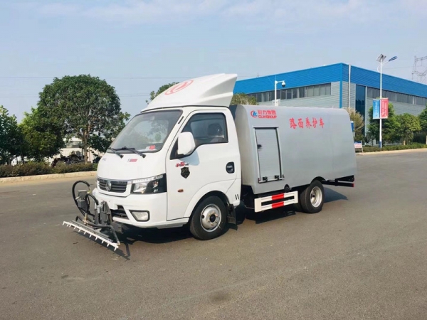 東風(fēng)途逸路面清洗車1.5方水罐